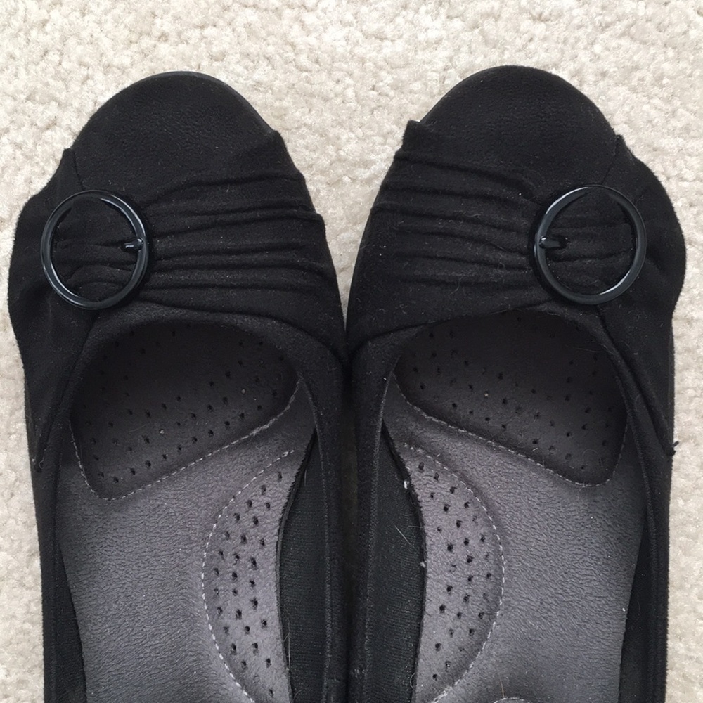 Size 8.5 Women’s Black wedge dress shoes.